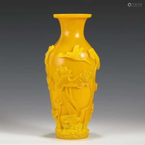 QING GUANGXU PEKING GLASS CARVED DRAGON VASE