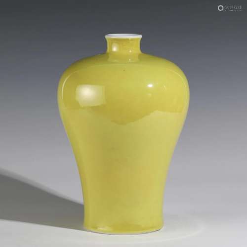 QING QIANLONG YELLOW GLAZED MEIPING JAR