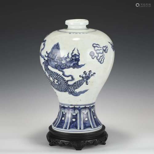 MING XUANDE BLUE & WHITE MEIPING JAR