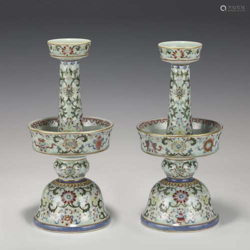 PAIR QING QIANLONG FAMILLE ROSE CANDLESTANDS