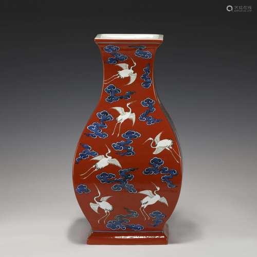 QING QIANLONG FAMILLE ROSE SQUARED VASE