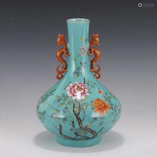 FAMILLE ROSE AMPHORA PEACOCK GREEN VASE