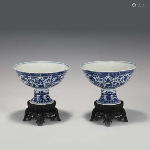 PAIR QING OF QIANLONG BLUE-AND-WHITE HIGH-FOOTED BOWLS