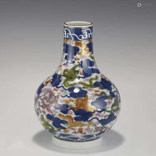 QING GUANGXU FAMILLE ROSE BOTTLE