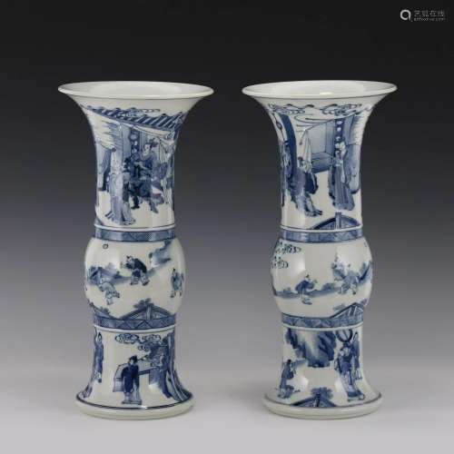 PAIR OF QING KANGXI BLUE AND WHITE PORCELAIN FLOWER