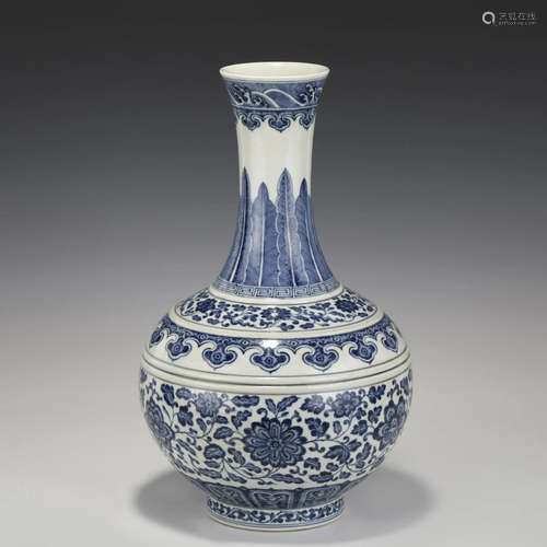 QING TONGZHI BLUE & WHITE VASE