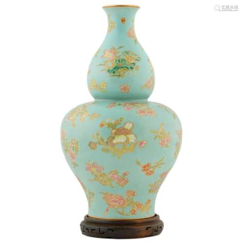 QIANLONG PEACOCK GREEN GLAZED DOUBLE GOURD VASE ON