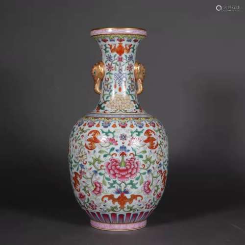 Famille Rose Bottle with Lotus in Qing Qianlong Dynasty