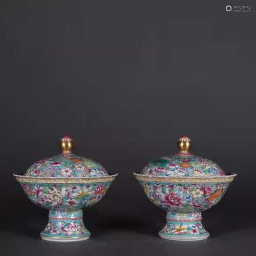 A Pair of Famille Rose Cover Box in Qing Qianlong Dynasty