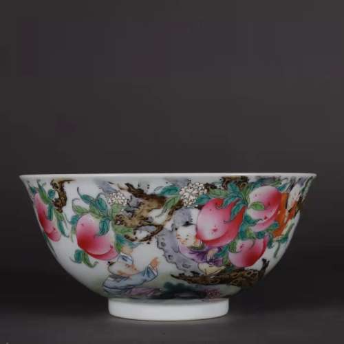 Famille Rose Bowl with the Pattern of Baby Playing in Qing Q...