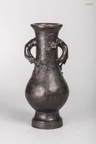 Vase balustre serti d'une paire d'anses formant bran...