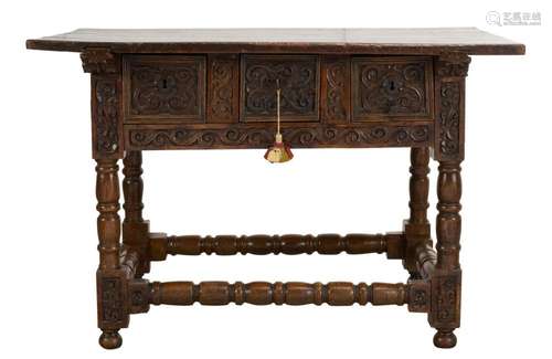 A SPANISH OAK AND WALNUT SIDE TABLE SECOND HALF 17TH CENTURY