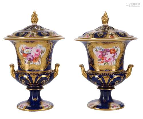 A PAIR OF ENGLISH PORCELAIN LIDDED URNS FIRST HALF 19TH CENT...