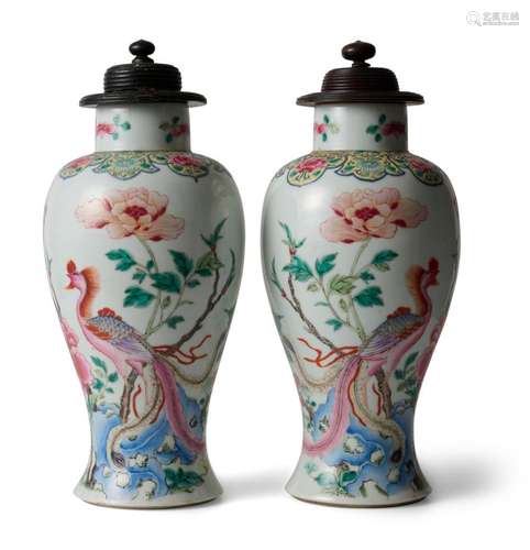 A PAIR OF CHINESE FENCAI/FAMILLE ROSE VASES QING DYNASTY (16...