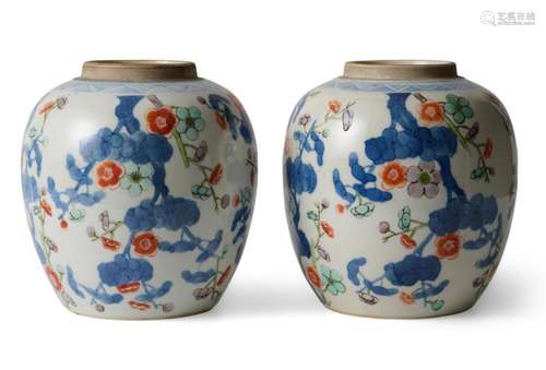 A PAIR OF CHINESE WUCAI/FAMILLE VERTE PRUNUS JARS KANGXI PER...