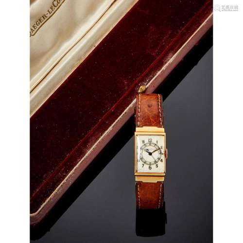 Jaeger-leCoultre, n° 89300, vers 1935. Une belle montre rect...