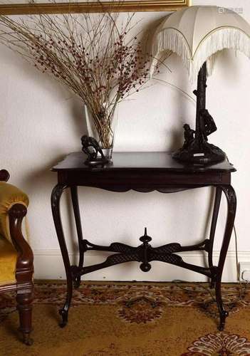 EDWARDIAN MAHOGANY OCCASIONAL TABLE