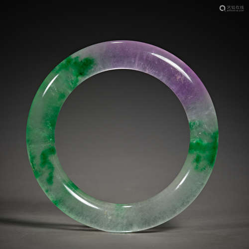 Chinese jade bracelet from the Qing Dynasty