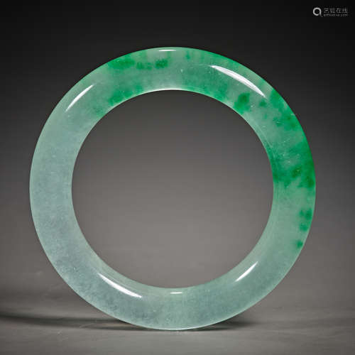 Chinese jade bracelet from the Qing Dynasty