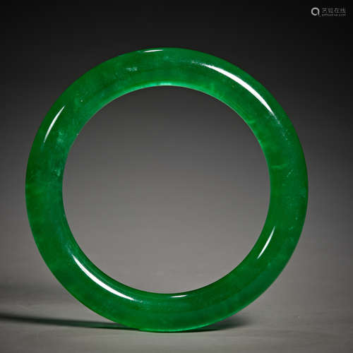 Chinese jade bracelet from the Qing Dynasty