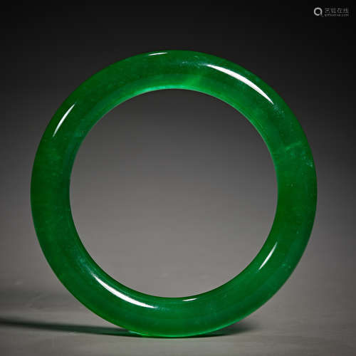 Chinese jade bracelet from the Qing Dynasty