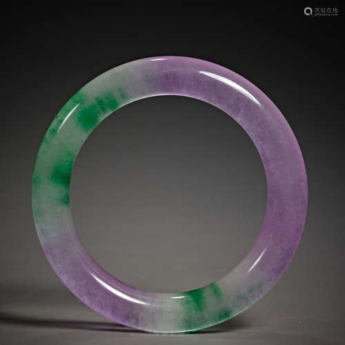 Chinese jade bracelet from the Qing Dynasty