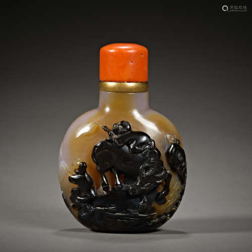 Chinese agate snuff bottle from the Qing Dynasty