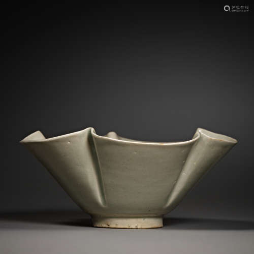 Yaozhou Kiln flower mouth cup of Song Dynasty of China