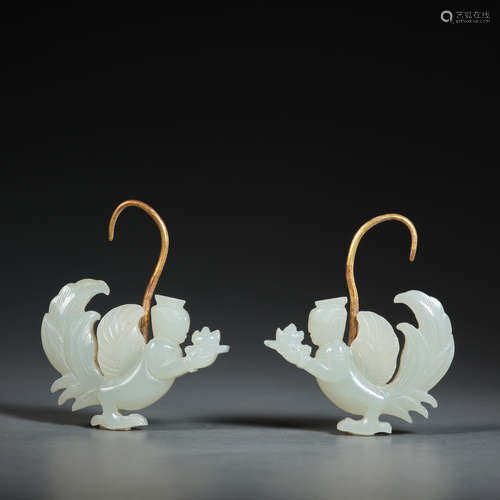 Hetian jade earrings of the Yuan Dynasty