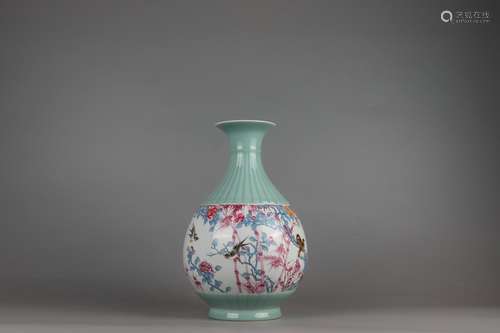 Famille Rose Pear-shaped Vase with Flower and Bird Design, Y...