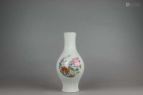 Famille-rose Enameled Vase with Floral and Bird Pattern, Yon...