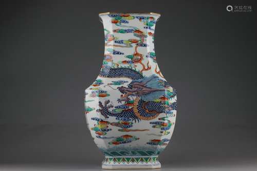 Contrasting Colored ZUN-vase with Dragon Design, Qianlong Re...