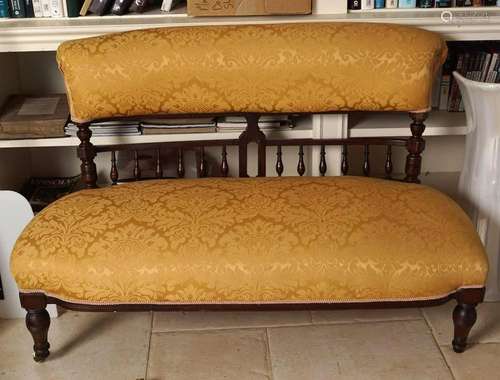 VICTORIAN MAHOGANY SETTEE