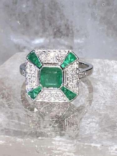 COLOMBIAN EMERALD & DIAMOND CLUSTER RING