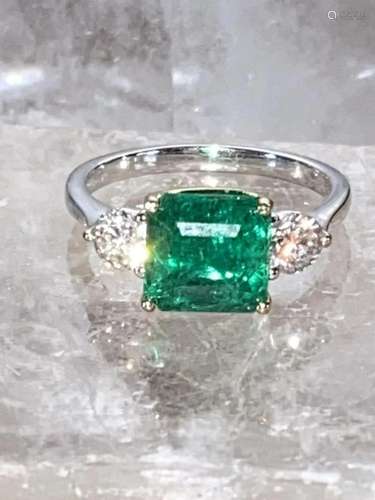 COLOMBIAN EMERALD & DIAMOND THREE STONE RING