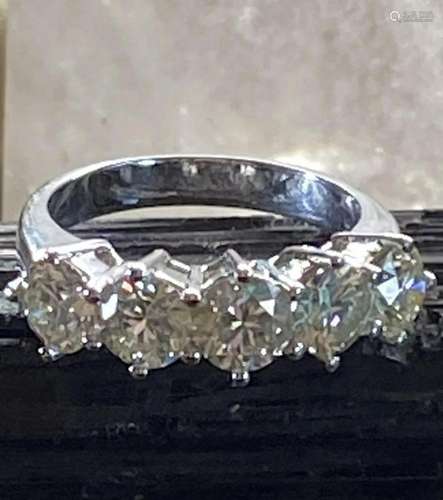 18 CT WHITE GOLD DIAMOND RING