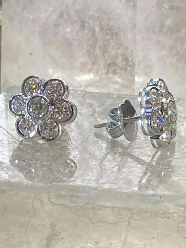 18CT WHITE GOLD DIAMOND DAISY CLUSTER EARRINGS