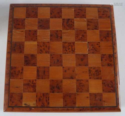 IRISH AMBOYNA, SATINWOOD AND ARBUTUS CHESS BOARD