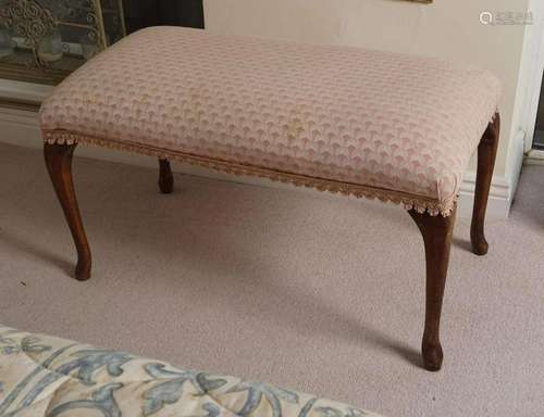 UPHOLSTERED DRESSING STOOL