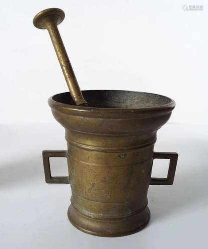 18TH-CENTURY BRONZE PESTLE AND MORTAR