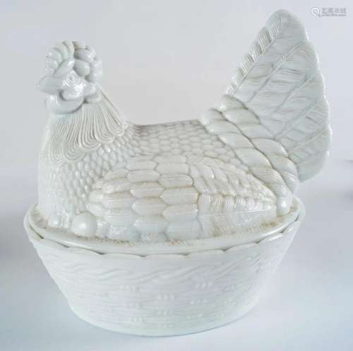 VICTORIAN OPAQUE GLASS HEN