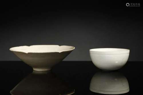 Arte Cinese Two Qingbai white cups China, Song dynasty