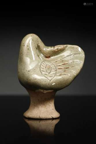 Arte Cinese A small celadon pottery duck China, Song