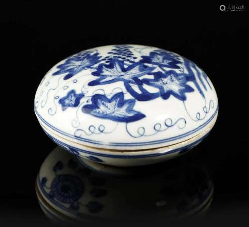 Arte Cinese A blue and white porcelain box China, Qing