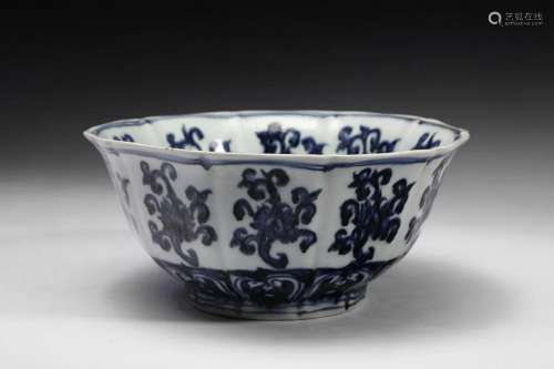 Arte Cinese A polylobed porcelain cupChina, Qing