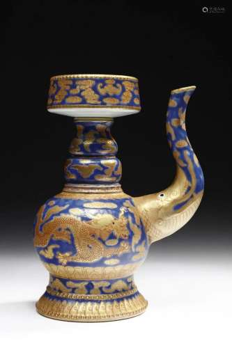 Arte Cinese A polychrome porcelain teapot China, 20th