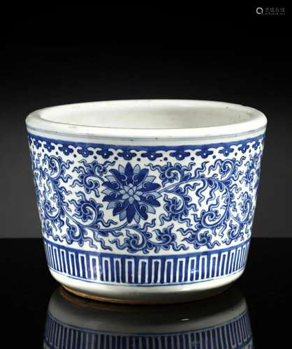 Arte Cinese A blue and white porcelain cachepot China,