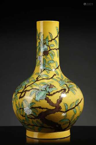 Arte Cinese A porcelain bottle vase over yellow ground