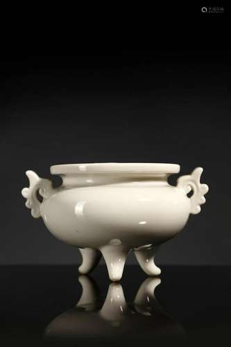 Arte Cinese A tripod Dehua porcelain censer China,