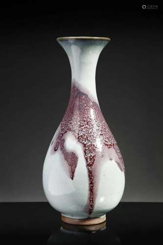 Arte Cinese A Jun bottle vaseChina, Qing dynasty, 19th